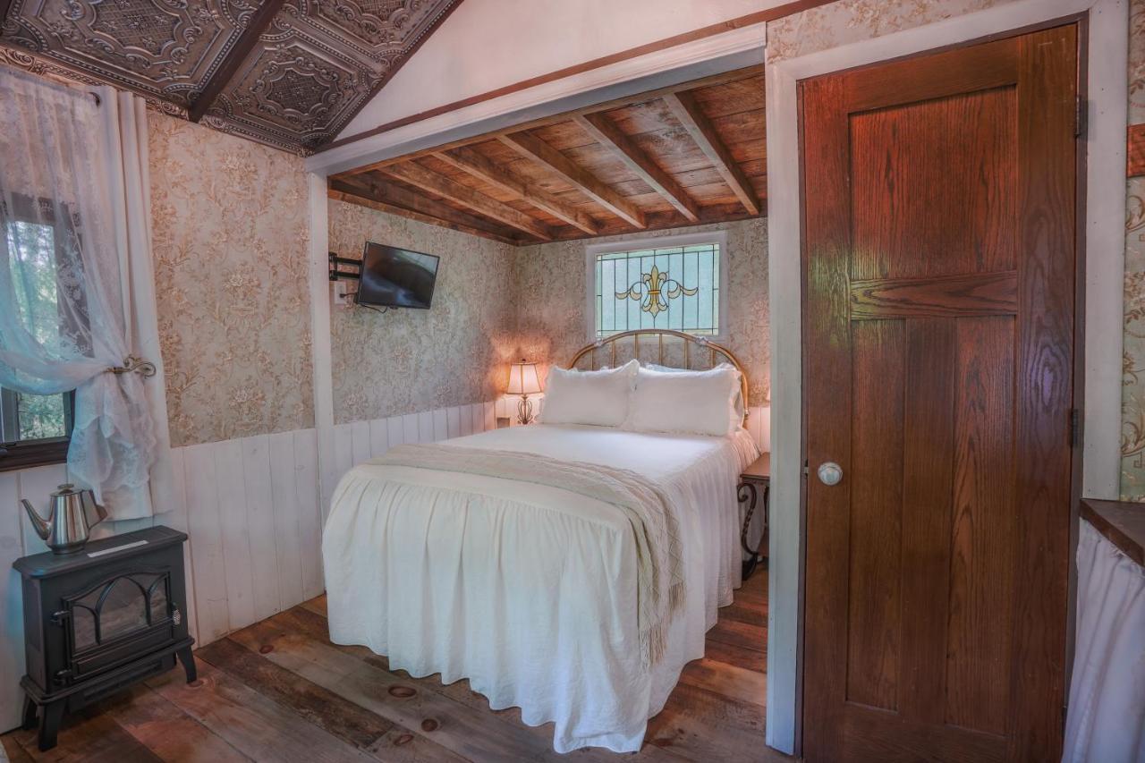 Vintage Wild West Tiny Hotel In The Woods! Pine City Dış mekan fotoğraf